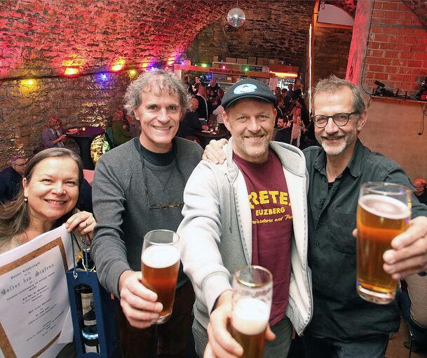 Ideengeberin Katrin Held, die Bierbrauer Ralf Luithle. Lars Abel und Wolfgang Harsch (von links)