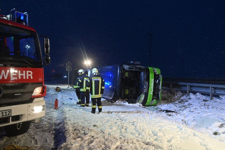 Schwerer Busunfall auf A11