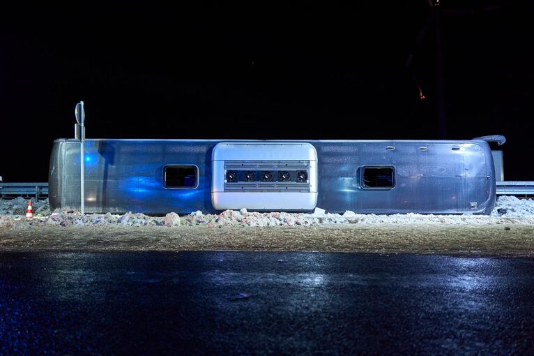 Schwerer Busunfall auf A11