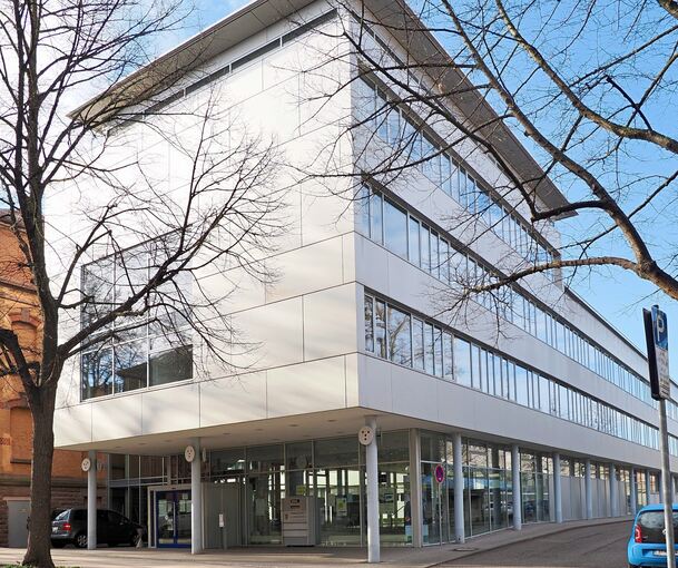 Das Ludwigsburger Finanzamt in der Alt-Württemberg-Allee.