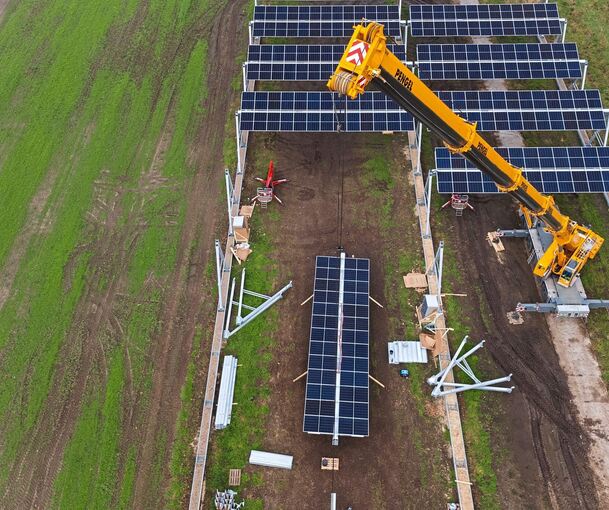 Im Wendland in Niedersachsen entstand 2021 eine der größten deutschen Agri-Photovoltaik-Anlagen.