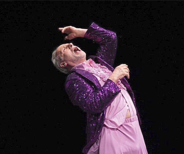 Doppelbödige Geschichten: Wolfram Koch in „Zack“.