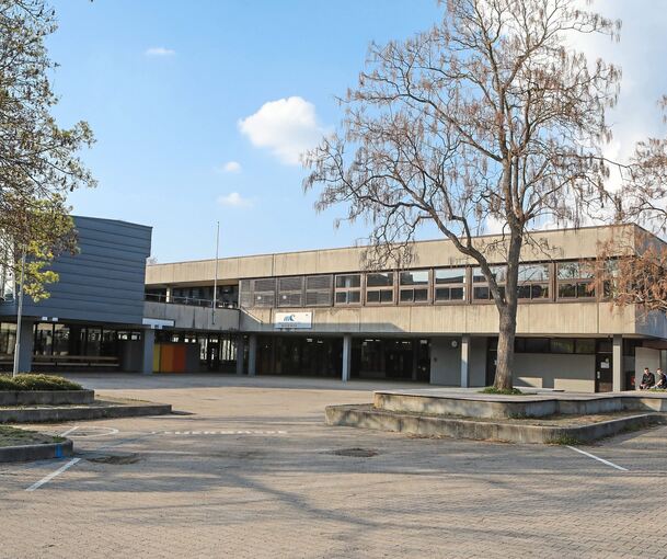 Mit der Sanierung der Maximilian-Lutz-Realschule soll erst 2027/2028 begonnen werden.