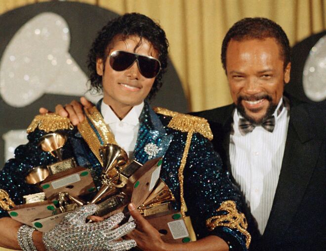 Michael Jackson (l) und US-Musikproduzent Quincy Jones Michael Jackson (l) und US-Musikproduzent Quincy Jones