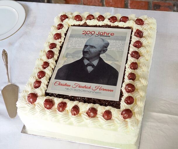 Über die prächtige Schwarzwälder Kirschtorte mit seinem Portrait hätte Hermann sicher gestaunt.