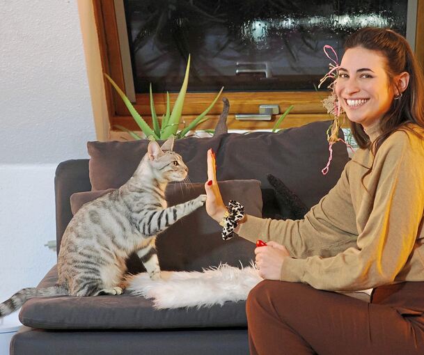 Nala kann sogar High five klatschen.