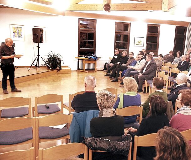 Pirmin Weisensee, Vorsitzender des Gesamtkirchengemeinderates, bringt die Bietigheimer Katholiken auf den aktuellen Stand - der ziemlich herausfordernd ist.