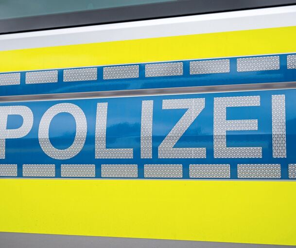17 heimlich aufgenommene Videos sind auf einer Social-Media-Plattform veröffentlicht wurden. Die Polizei ermittelt.