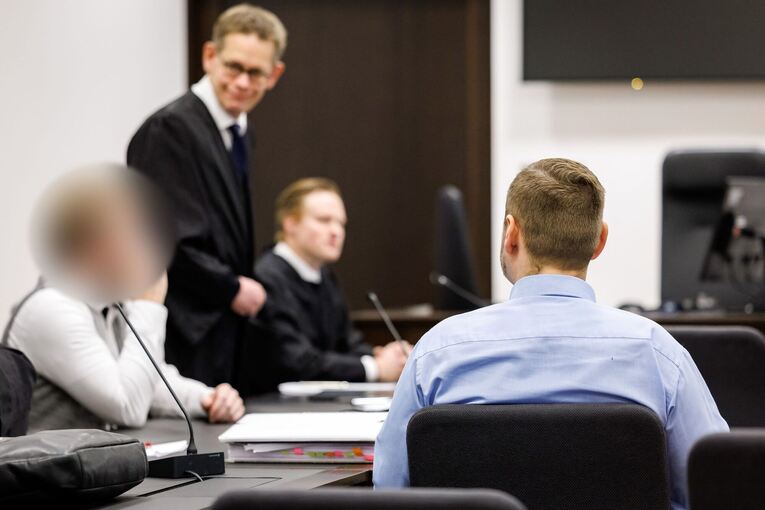 Prozess um Betrug mit Schutzmasken in der Corona-Krise Prozess um Betrug mit Schutzmasken in der Corona-Krise