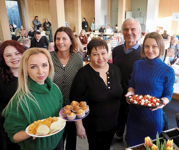 Haben das Sprachcafé auf die Beine gestellt: Julia Novikova, Olga Krylova, Eva Belzner, Olga Nikoleva, Thomas Brändle und Svitlana Peliak.