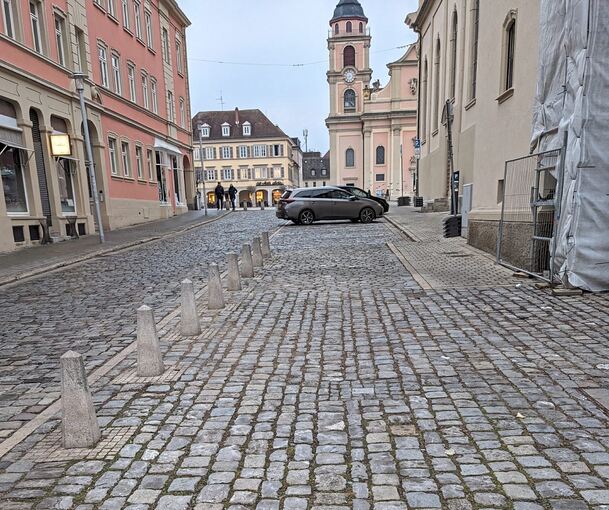 Bislang fehlen sie: Die Fahrradbügel an der Südseite der Dreieinigkeitskirche können aufgrund des kalten Wetters noch nicht wieder montiert werden.