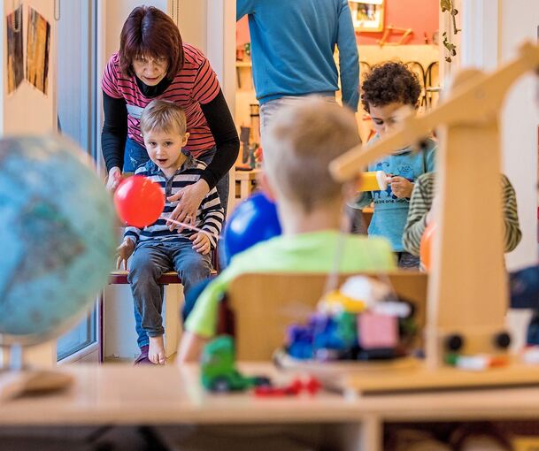 Bildung und Betreuung: In Kitas werden ausgebildete Erzieher und Erzieherinnen verzweifelt gesucht.