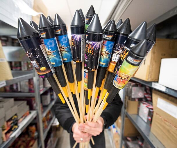 Das Feuerwerk am Freudentaler Ortsrand hatte deutlich mehr Wucht als die hier abgebildeten Silvesterraketen.