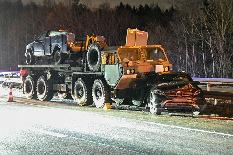 Unfall mit Militär-Lkw auf der Autobahn bei Sindelfingen