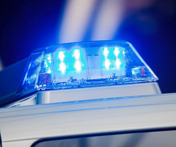 Die Polizei sucht nach Zeugen einer Unfallflucht. Die Polizei sucht nach Zeugen einer Unfallflucht.