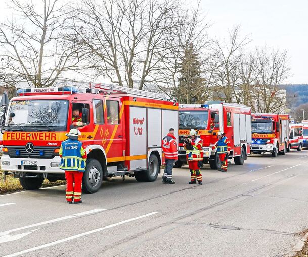 Zusätzlich zur Feuerwehr Leonberg unterstützt die Feuerwehr Gerlingen die Einsatzmaßnahmen vor Ort.