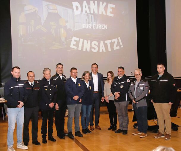 Dankeschön für die Einsatzkräfte nach dem Brand in der Obdachlosen- und Flüchtlingsunterkunft im Vaihinger Gemeinderat.