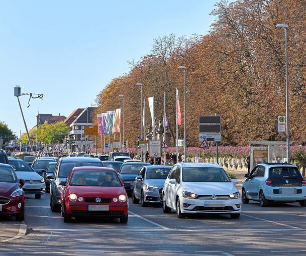 Beim Kastanienbeutelfest: Auf der Schorndorfer Straße geht gar nichts mehr. Mit der vollen Bärenwiese sind die Autos alle auf dem Weg in die Nebenstraßen des Ostens.