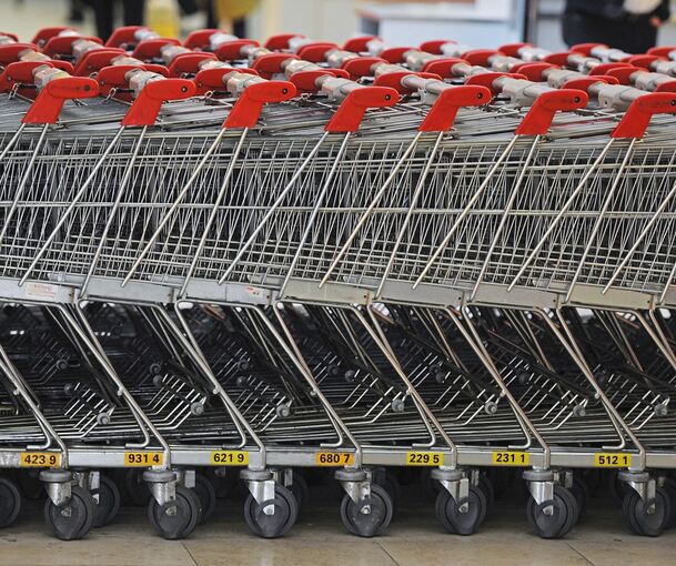 Die Tatwaffe: Mehrere Einkaufswagen.