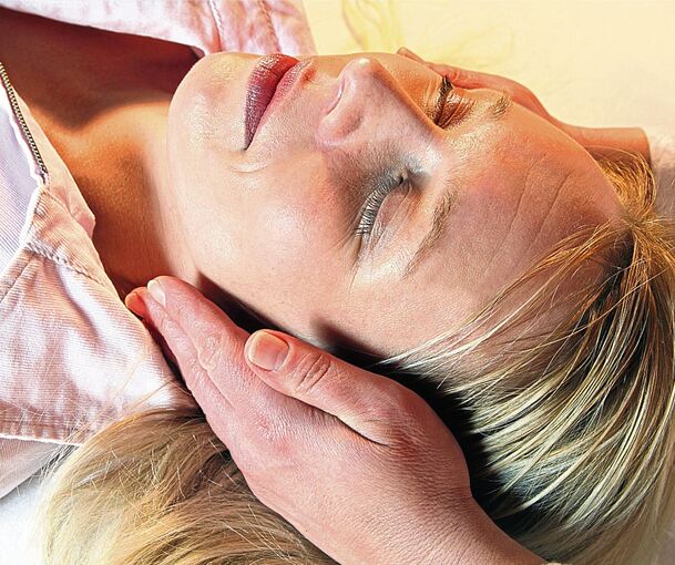 Auch beim Reiki kommen die Hände zum Einsatz.