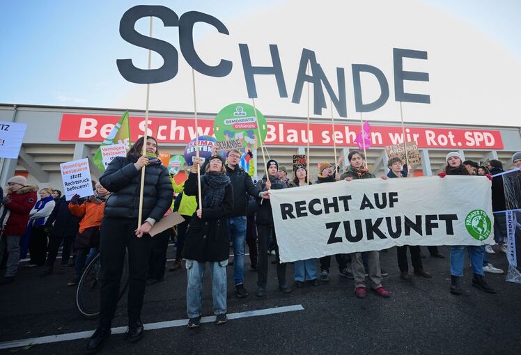 Demonstrationen zum 37. Bundesparteitag der CDU Demonstrationen zum 37. Bundesparteitag der CDU