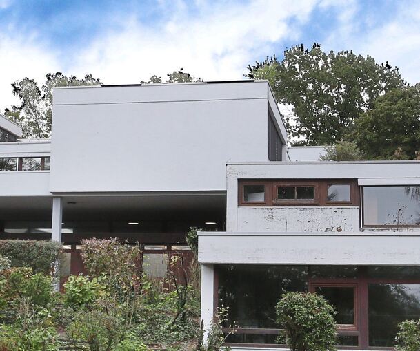 Die rund 60 Jahre alte Grundschule ist jetzt ein Kulturdenkmal.