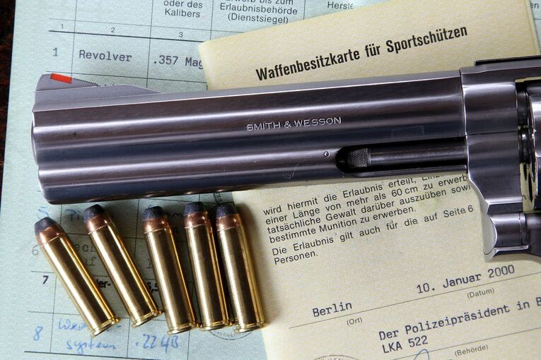 Waffe und Waffenregister Waffe und Waffenregister