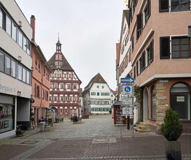 Blick von der Ostergasse auf den Markgröninger Marktplatz: Im Mai könnte ein Teil von ihr für 16 Tage eine längere Fußgängerzone bekommen.