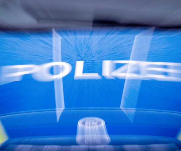 Die Polizei hat den Verdächtigen nach einer Verfolgungsjagd gestellt. Die Polizei hat den Verdächtigen nach einer Verfolgungsjagd gestellt.