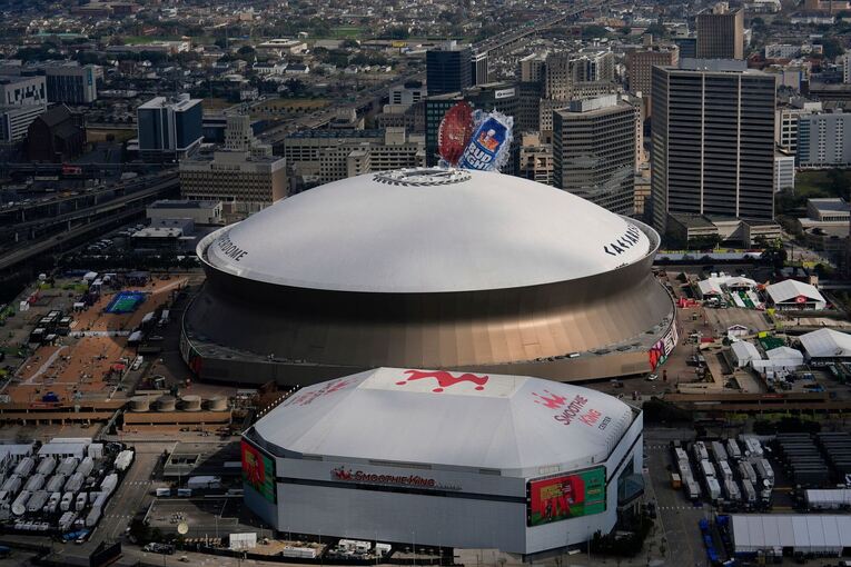 Vor dem 59. Super Bowl - Caesars Superdome in New Orleans Vor dem 59. Super Bowl - Caesars Superdome in New Orleans