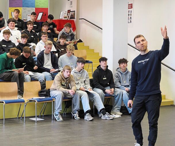 Wie finde ich einen Job der zu mir passt? Die Antwort auf diese suchen die Schülerinnen und Schüler beim „Mutmacher Seminar“.