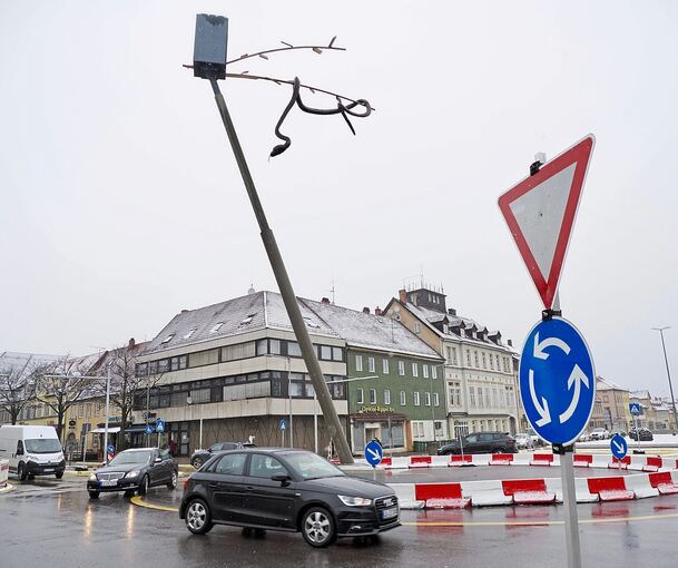 Im Sommer 2025 soll mit dem Umbau zu einem dauerhaften Kreisverkehr begonnen werden.