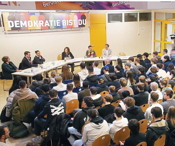 Von Migration über Klimapolitik bis hin zur Cannabis-Legalisierung. Es gibt viele Themen, die die Jugend interessieren.