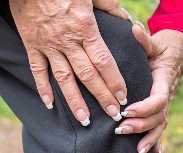 Arthrose ist für viele Betroffene mit Schmerzen verbunden.