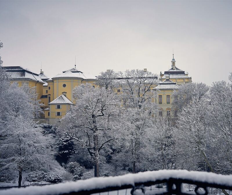 Ein eher ungewohnter Blick auf das Schloss.