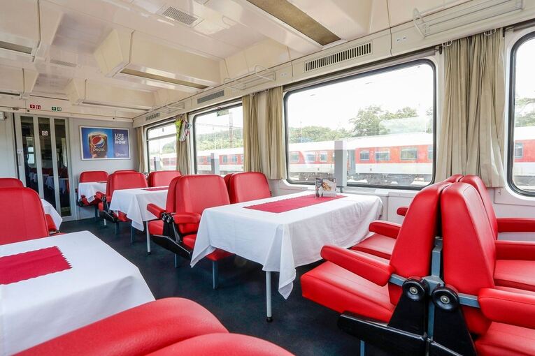 Langsamer Abschied vom „Knödelexpress“ im Eurocity nach Prag Langsamer Abschied vom „Knödelexpress“ im Eurocity nach Prag