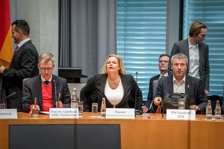 Innenausschuss des Bundestags zu Magdeburg