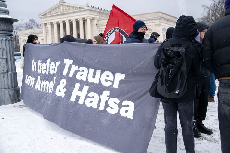 Nach dem Anschlag in München - Demonstrationen Königsplatz