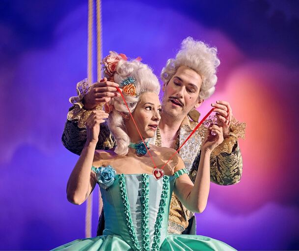 Ein burlesker Treuetest: „Così fan tutte“ in Pforzheim.