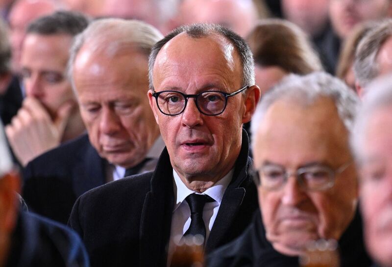 Unter den Trauergästen auch der CDU-Kanzlerkandidat Friedrich Merz.