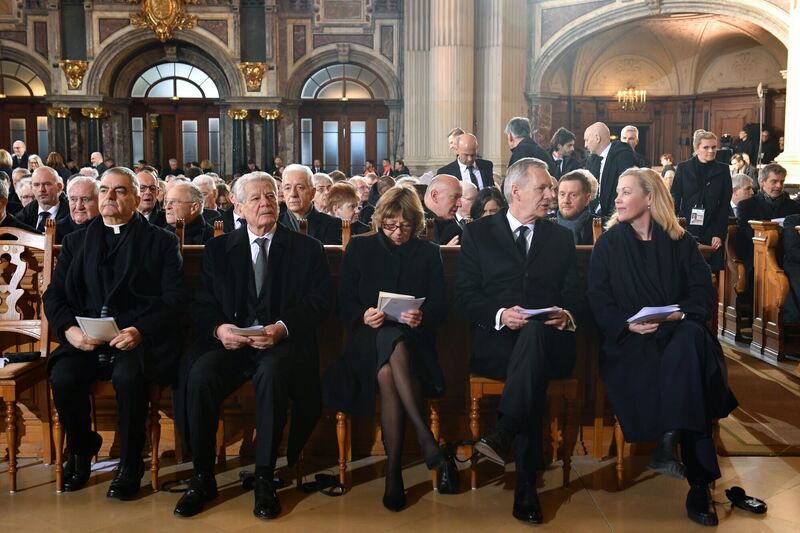 Apostolischer Nuntius in Deutschland, Nuntius Nikola Eterovicz; ehemaliger Bundespraesident Joachim Gauck, seine Partnerin Daniela Schadt, ehemaliger Bundespraesident Christian Wulff; Bettina Wulff).