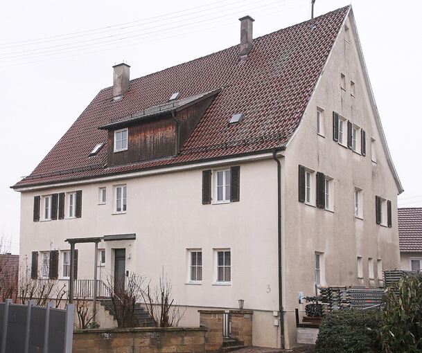 Das Pfarrhaus in der Ottmarsheimer Schulstraße hat - zugegebenermaßen - schon bessere Tage gesehen.