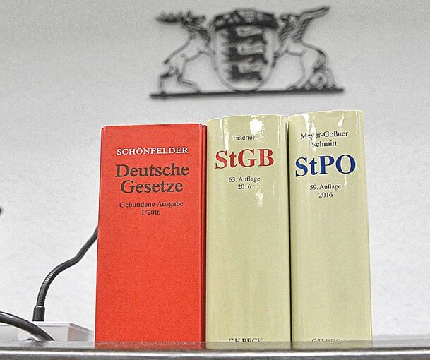 Strafrecht, aber auch Zivilrecht sind von den Folgen des Rauswurfs der vollverschleierten Kundin und ihrem Video davon berührt.