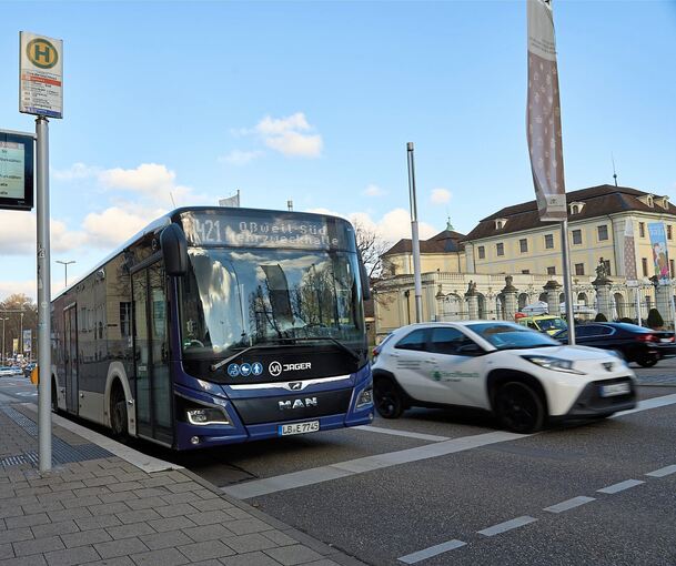 Fahrten mit Bahnen und Bussen wie hier in Ludwigsburg werden ab September teurer.