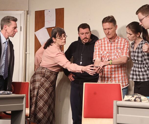 Bei „Eingeschlossene Gesellschaft“ sitzen die Pädagogen im Lehrerzimmer fest.