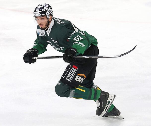 Erstmals im grünen Trikot der Bietigheim Steelers: Jan Vesely bei seinem Debüt gegen Passau.