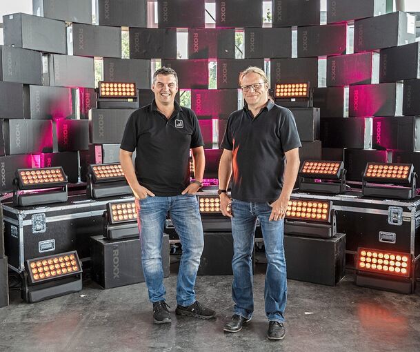 Experten in Sachen Licht und Sound: Lautmacher-Chef Michael Schopf (rechts) und Betriebsleiter Daniel Wöber, der vor vielen Jahren als Azubi bei Schopf angefangen hat.