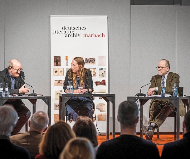 Spannende Einblicke: Jan Bürger (DLA, links) im Gespräch mit Michaela Nowotnick und Jan Philipp Reemtsma.