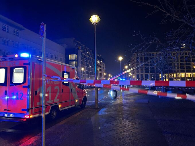 Mann am Holocaust-Denkmal in Berlin schwer verletzt