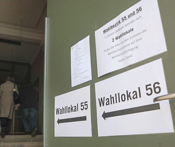 Wahllokal in Ludwigsburg: Die Wahlbeteiligung klettert im Landkreis auf deutlich mehr als 80 Prozent.